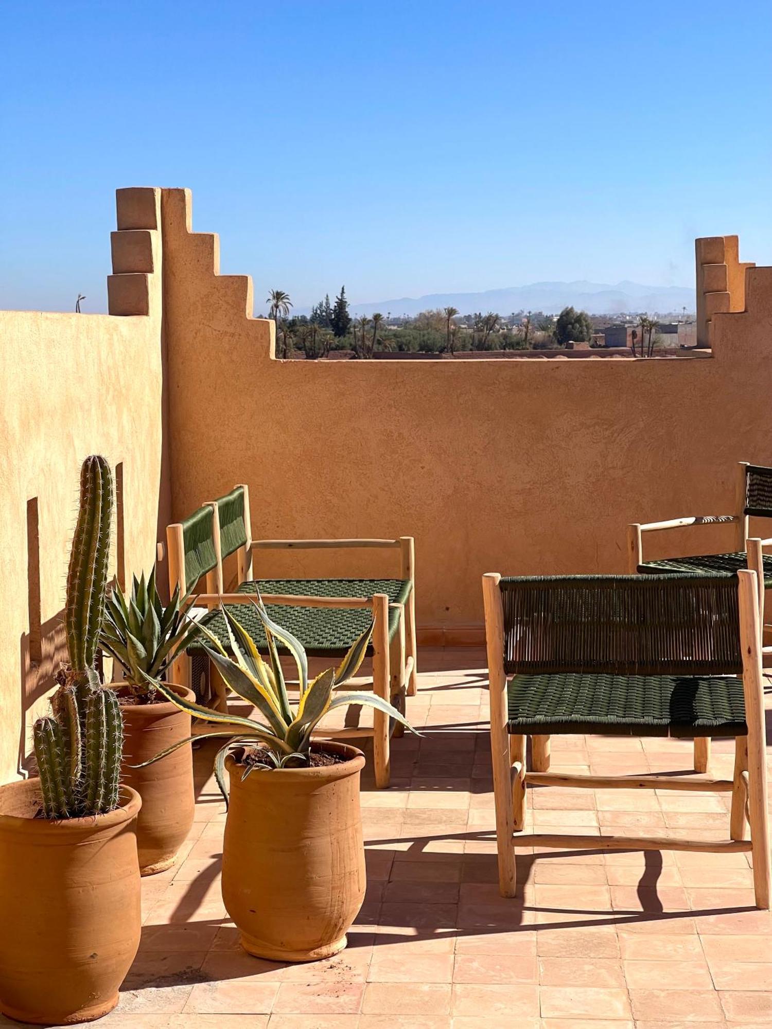 Dar Hadjar Guest house *