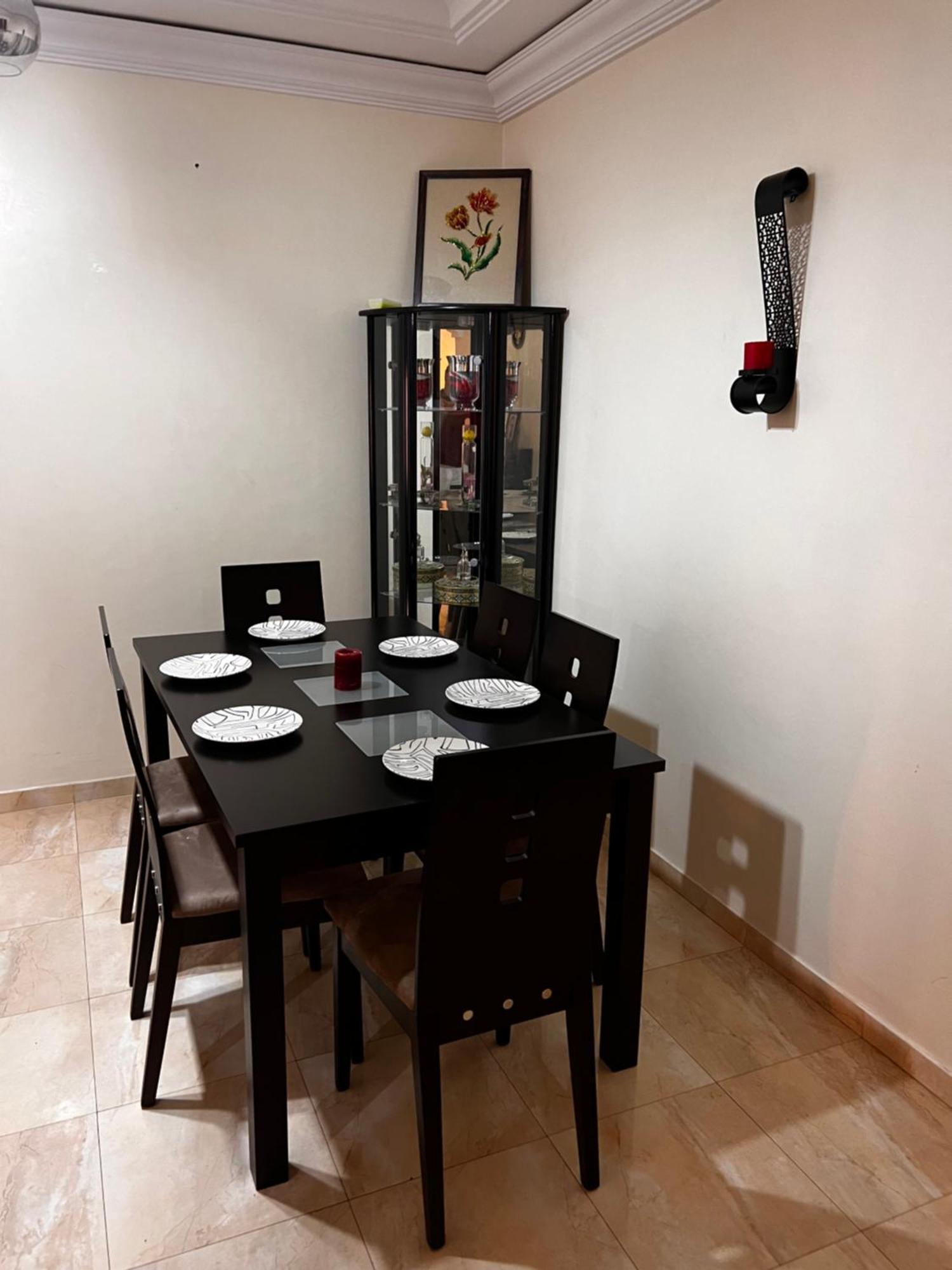 Magnifique, Appartement, Familial, Spacieux 2chambres Salon Salle A Manger *