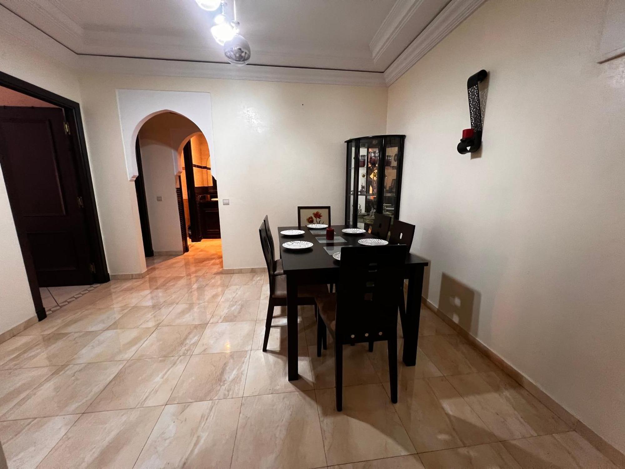 Magnifique, Appartement, Familial, Spacieux 2chambres Salon Salle A Manger Apartment *