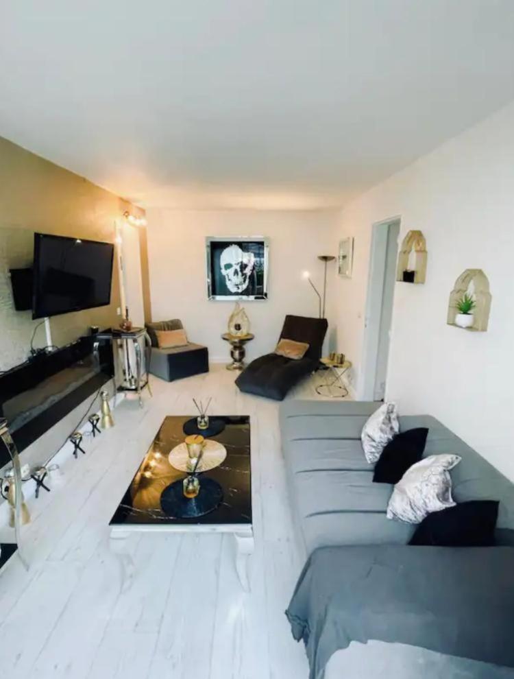 Apparetement De Lux Apartment *