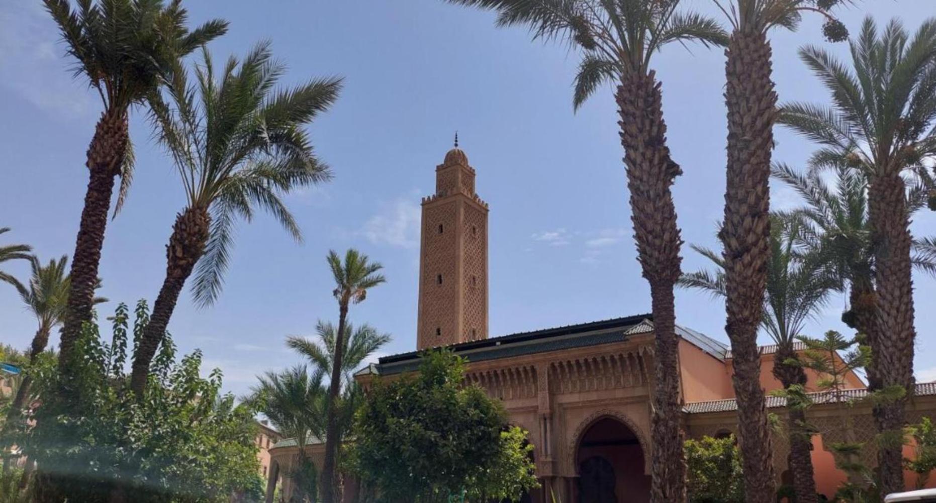 Nezha Avec Jacuzzi Et 3 Piscines Au Coeur De Marrakesh
