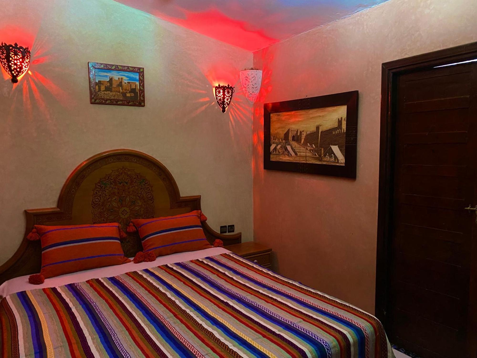 Nezha Avec Jacuzzi Et 3 Piscines Au Coeur De Hotel Marrakesh