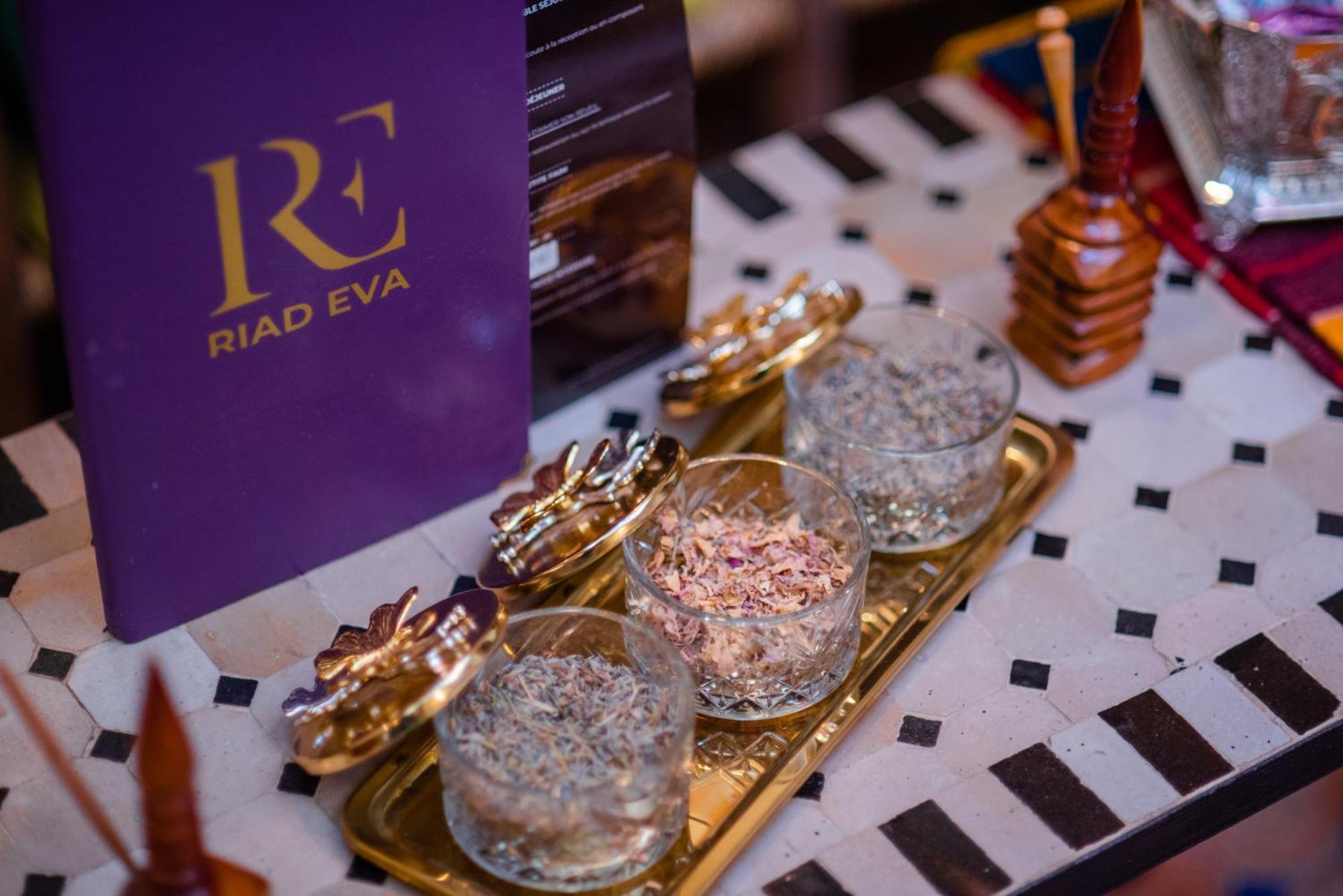 Eva Riad 3*