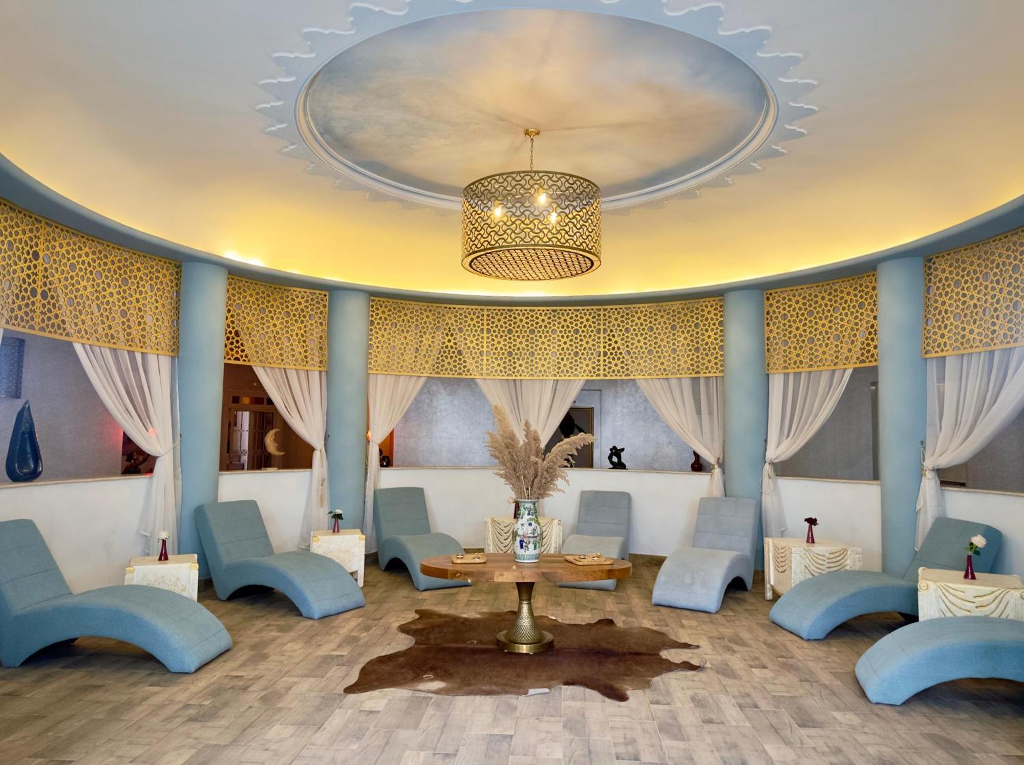 Sillage Palace Sky & 5*