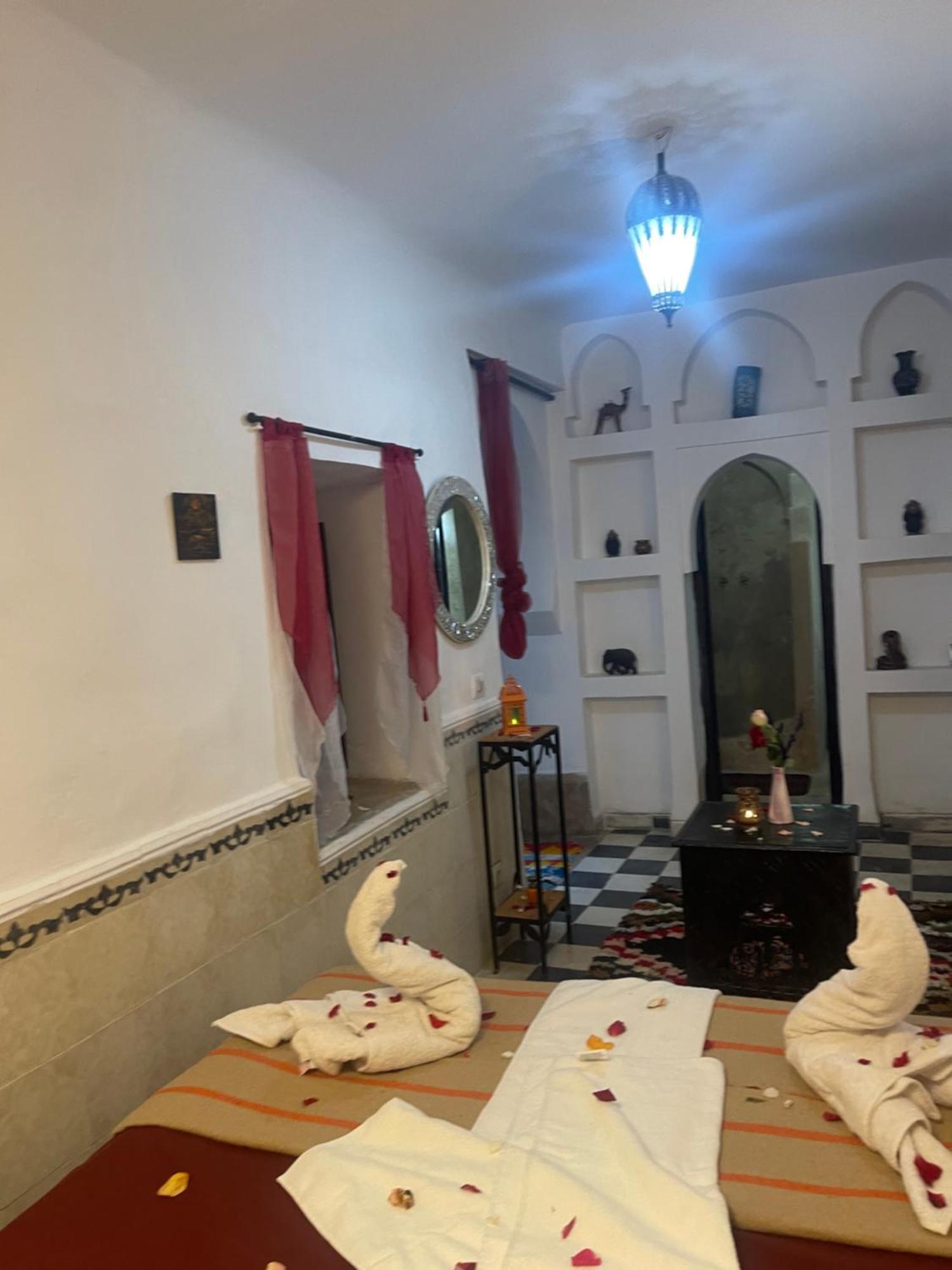 Gaya Riad