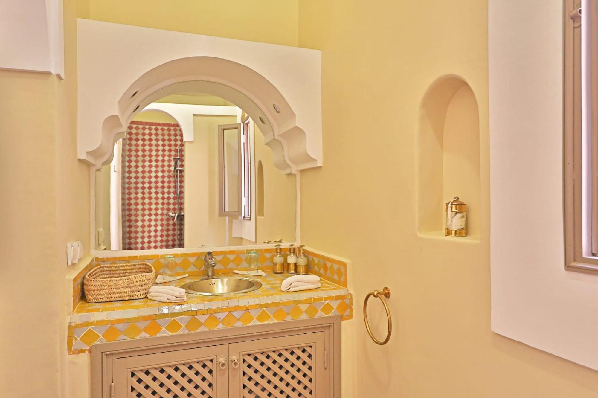 Al Badia Riad 4*