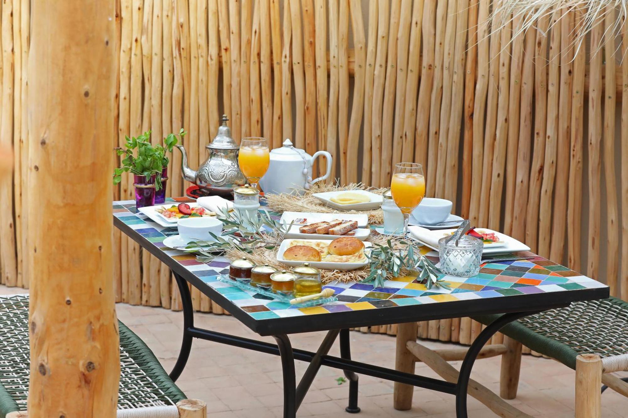 Al Badia Riad 4*