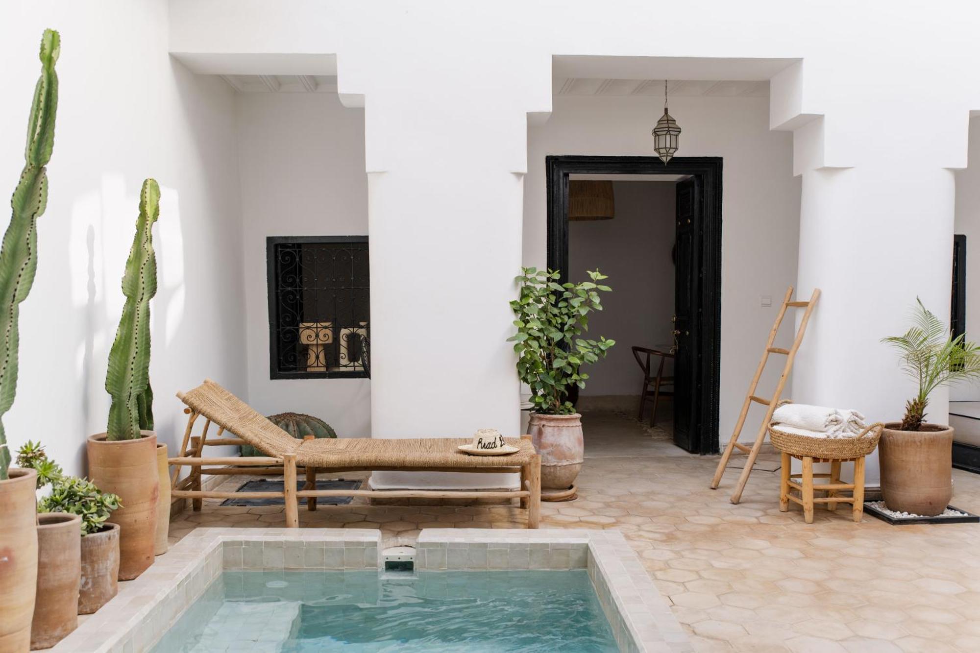 27 & Entierement Privatise Riad