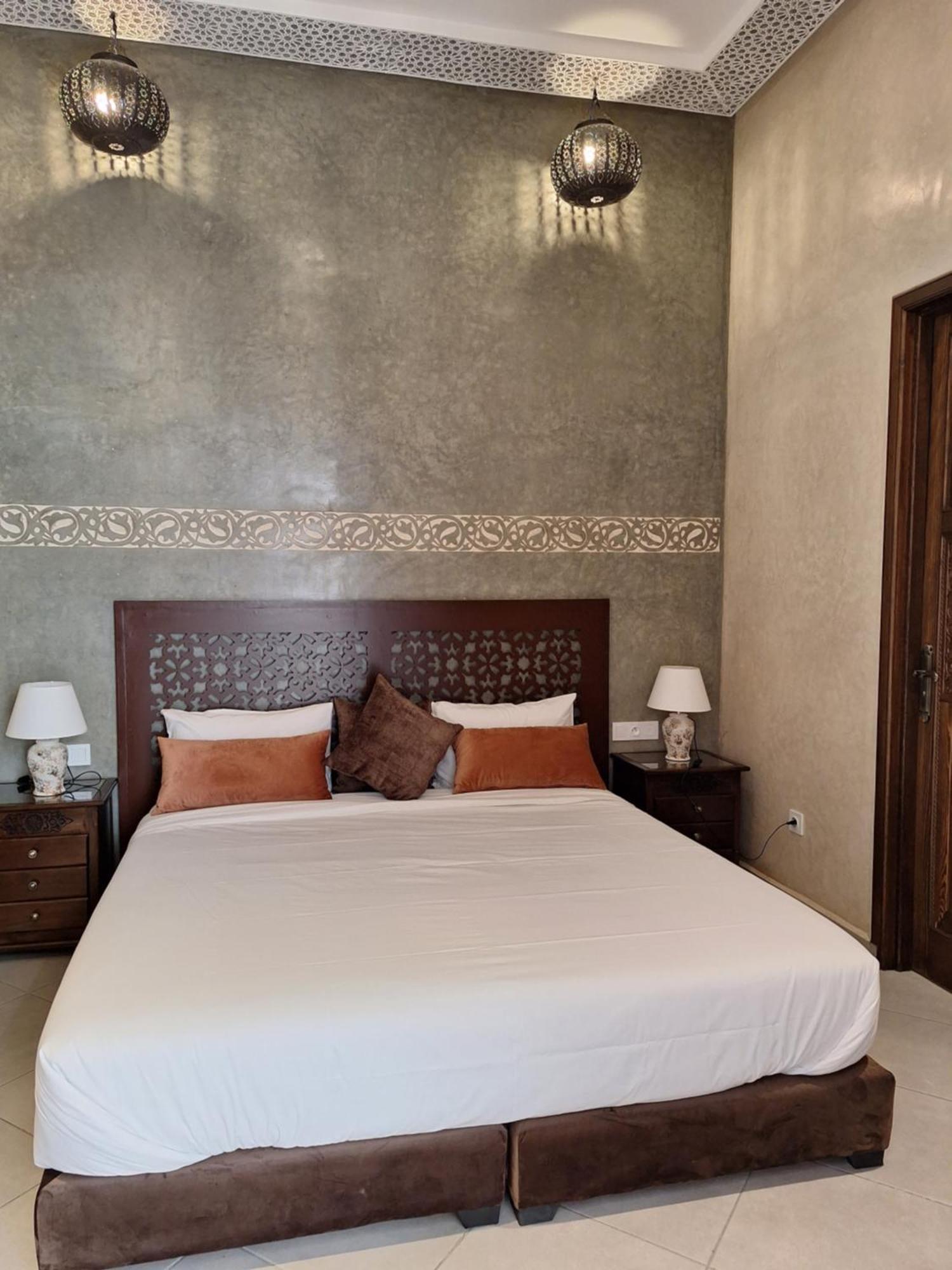 Guest house Mandana & *
