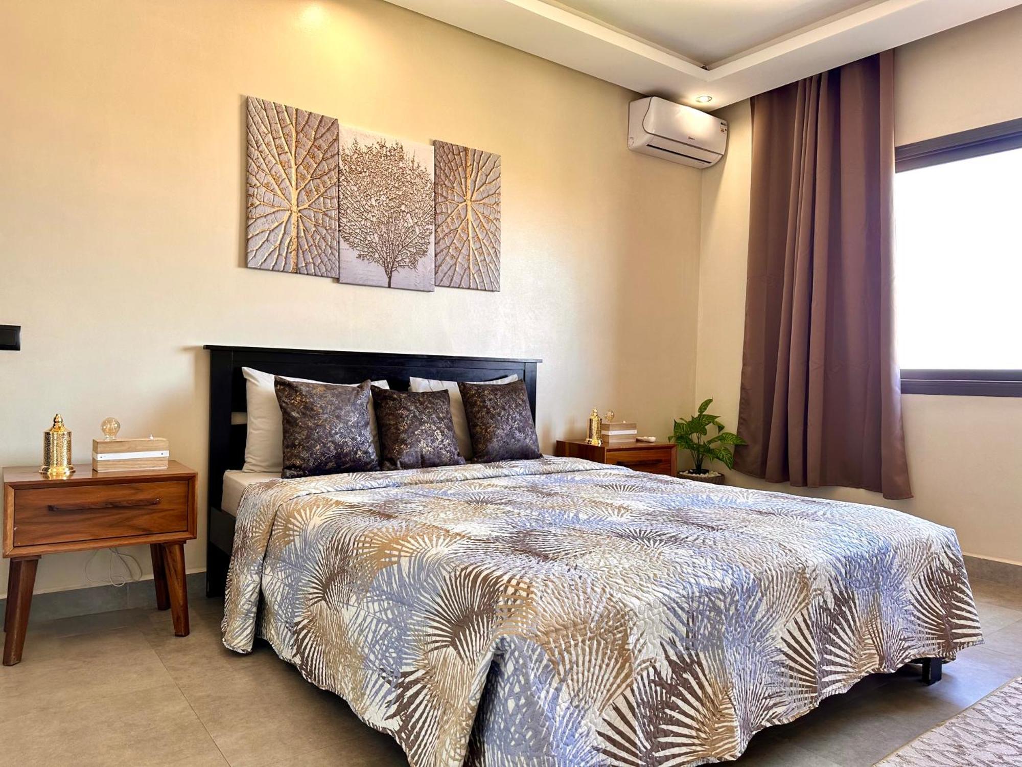 Apartment Moderne, Lumineux & Spacieux Avec Balcon -central -wifi-smart Tv-clim *