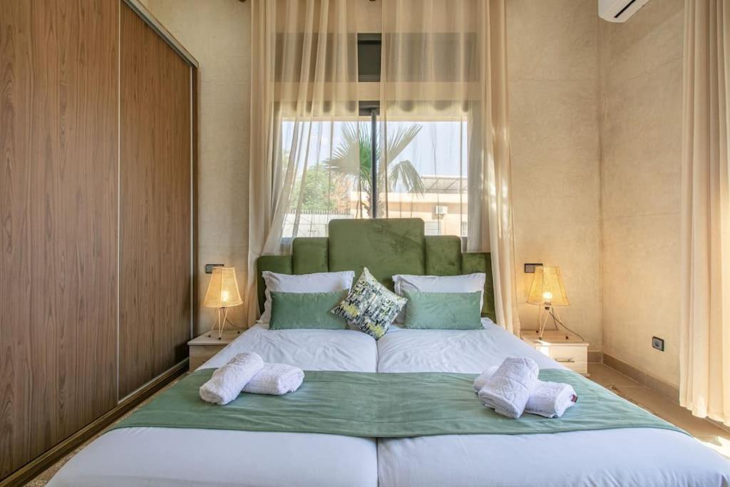 Leila,piscine , Grand Jardin, Jeux , Cuisiniere Villa Marrakesh