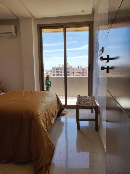 Plein Centre Marrakech, Grand Balcon Filant Appartement
