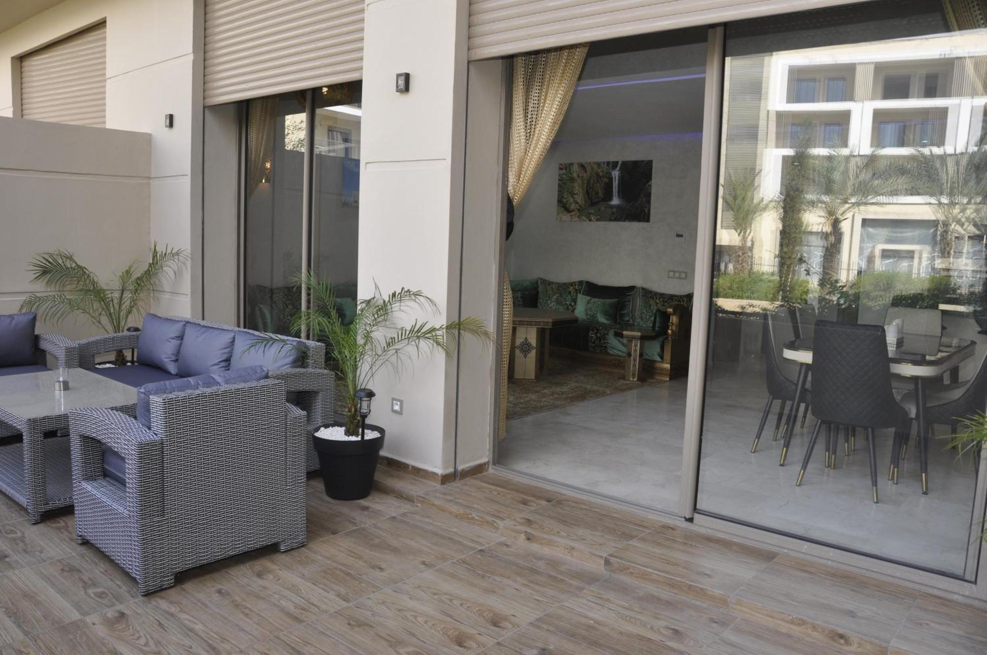 Royal Deluxe Gold - Marrakech, Luxe Pool View Apartment
