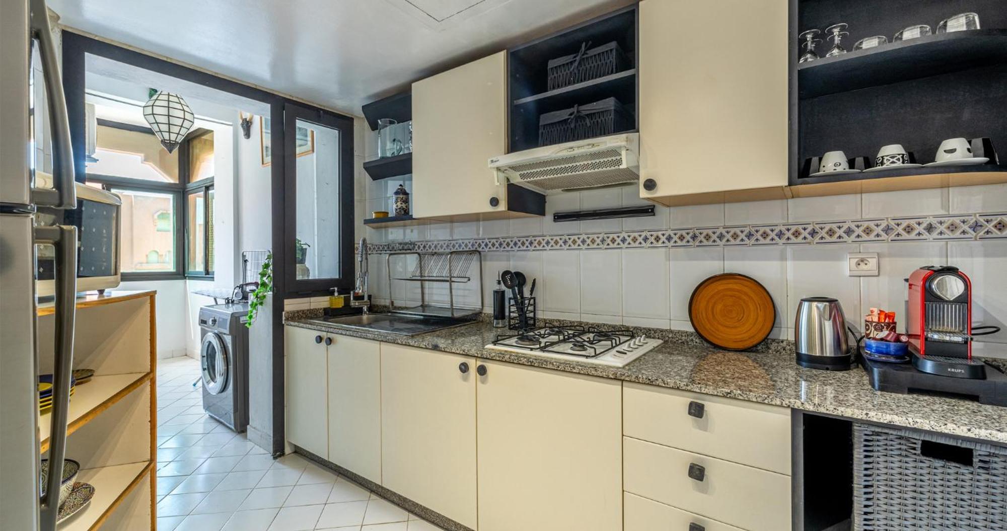 Charming 2-bed Oasis Pool View