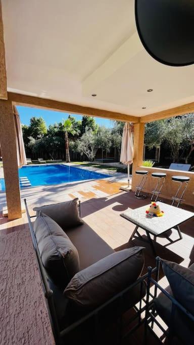 751, D'architecte, Cuisiniere, Piscine Chauffee Et Services Marrakesh