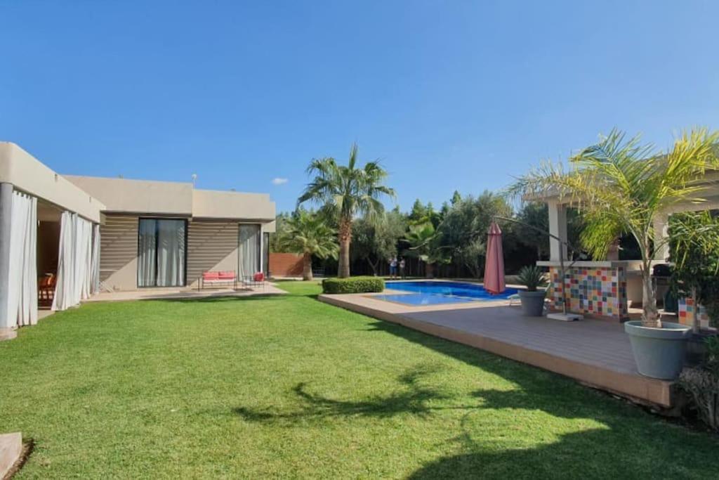 Villa 751, D'architecte, Cuisiniere, Piscine Chauffee Et Services *