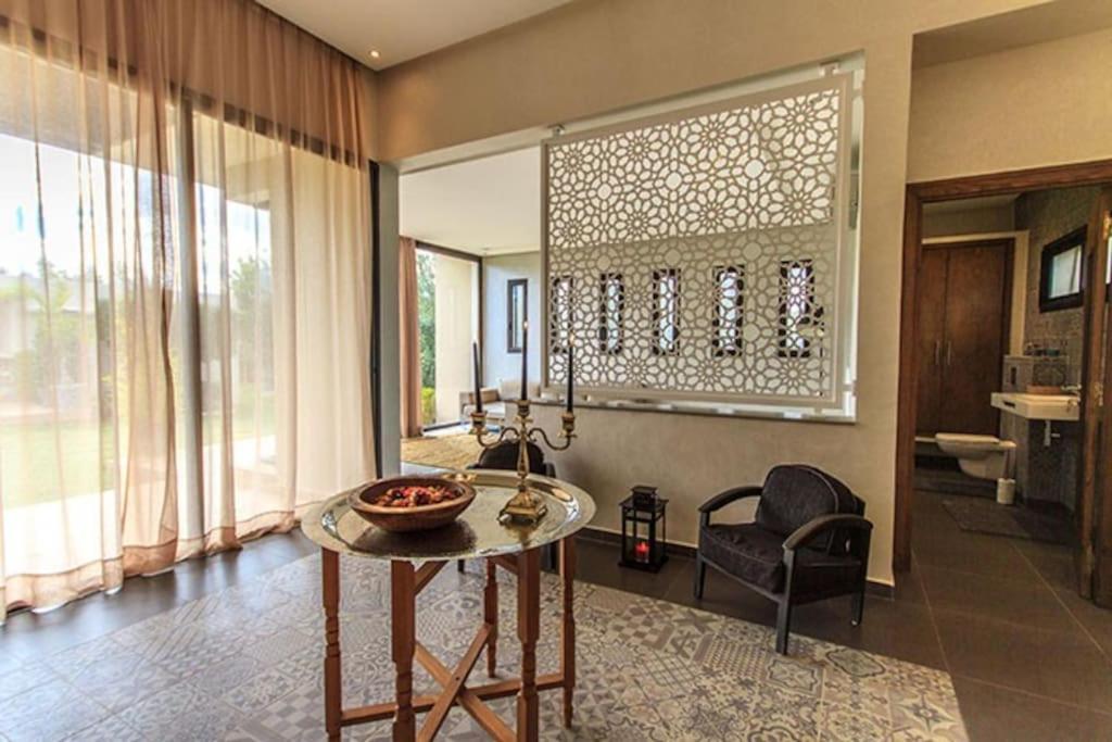 751, D'architecte, Cuisiniere, Piscine Chauffee Et Services Marrakesh
