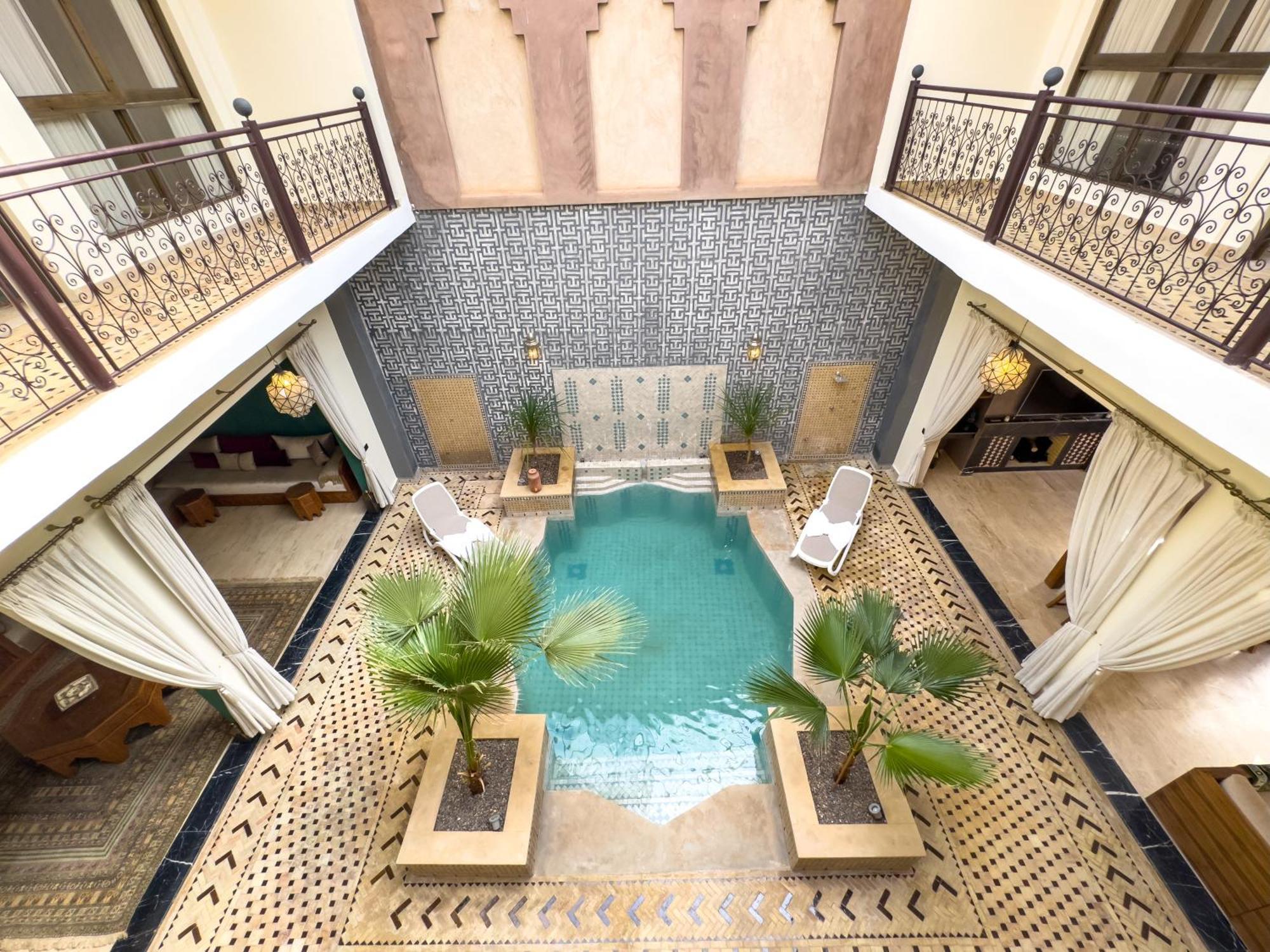 Riad Tonaroz *