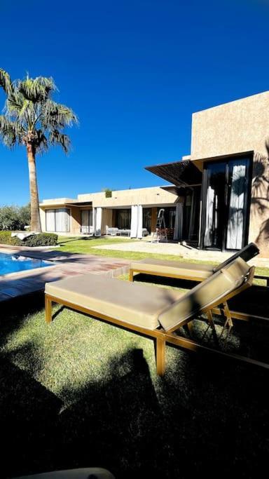 751, D'architecte, Cuisiniere, Piscine Chauffee Et Services Villa