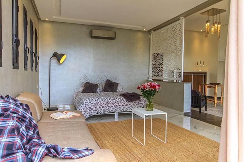 Villa 751, D'architecte, Cuisiniere, Piscine Chauffee Et Services Marrakesh