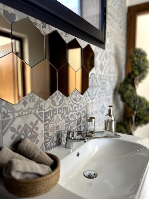 751, D'architecte, Cuisiniere, Piscine Chauffee Et Services