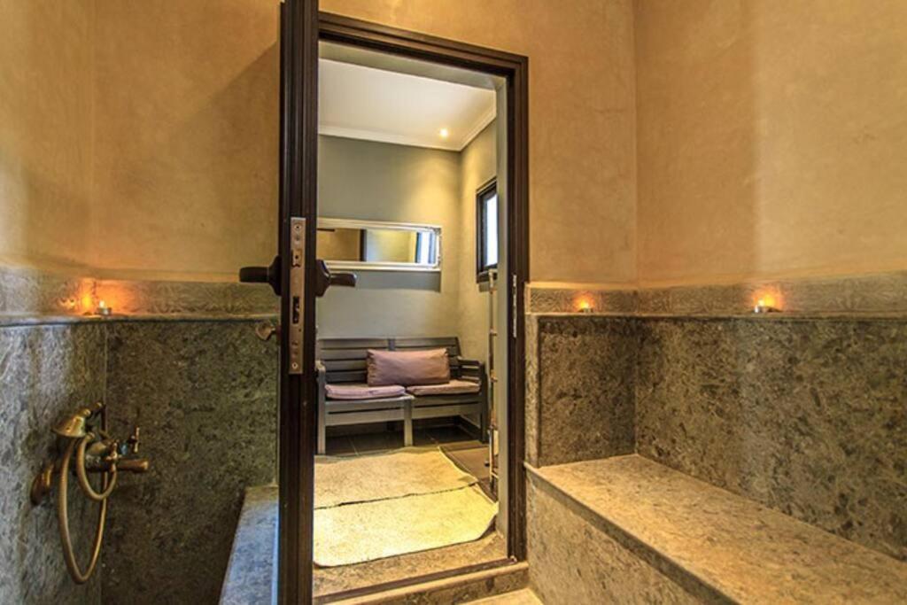 751, D'architecte, Cuisiniere, Piscine Chauffee Et Services * Marrakesh