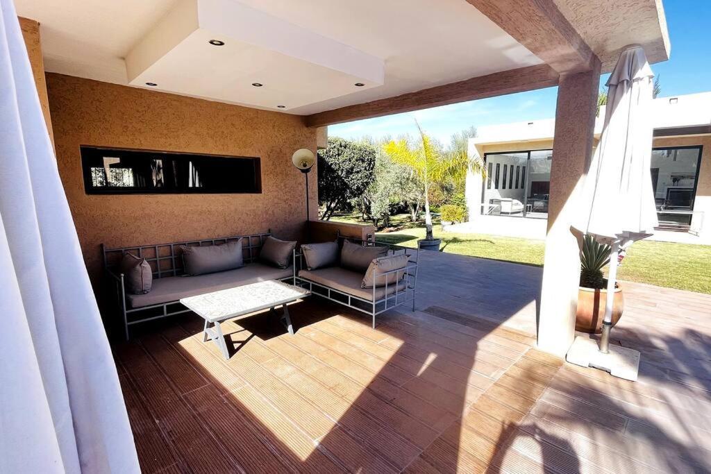 Villa 751, D'architecte, Cuisiniere, Piscine Chauffee Et Services