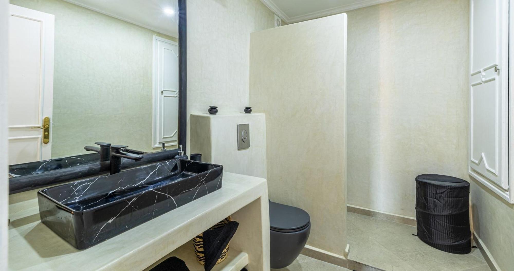 Apartment Charming 2-bed Oasis Pool View *