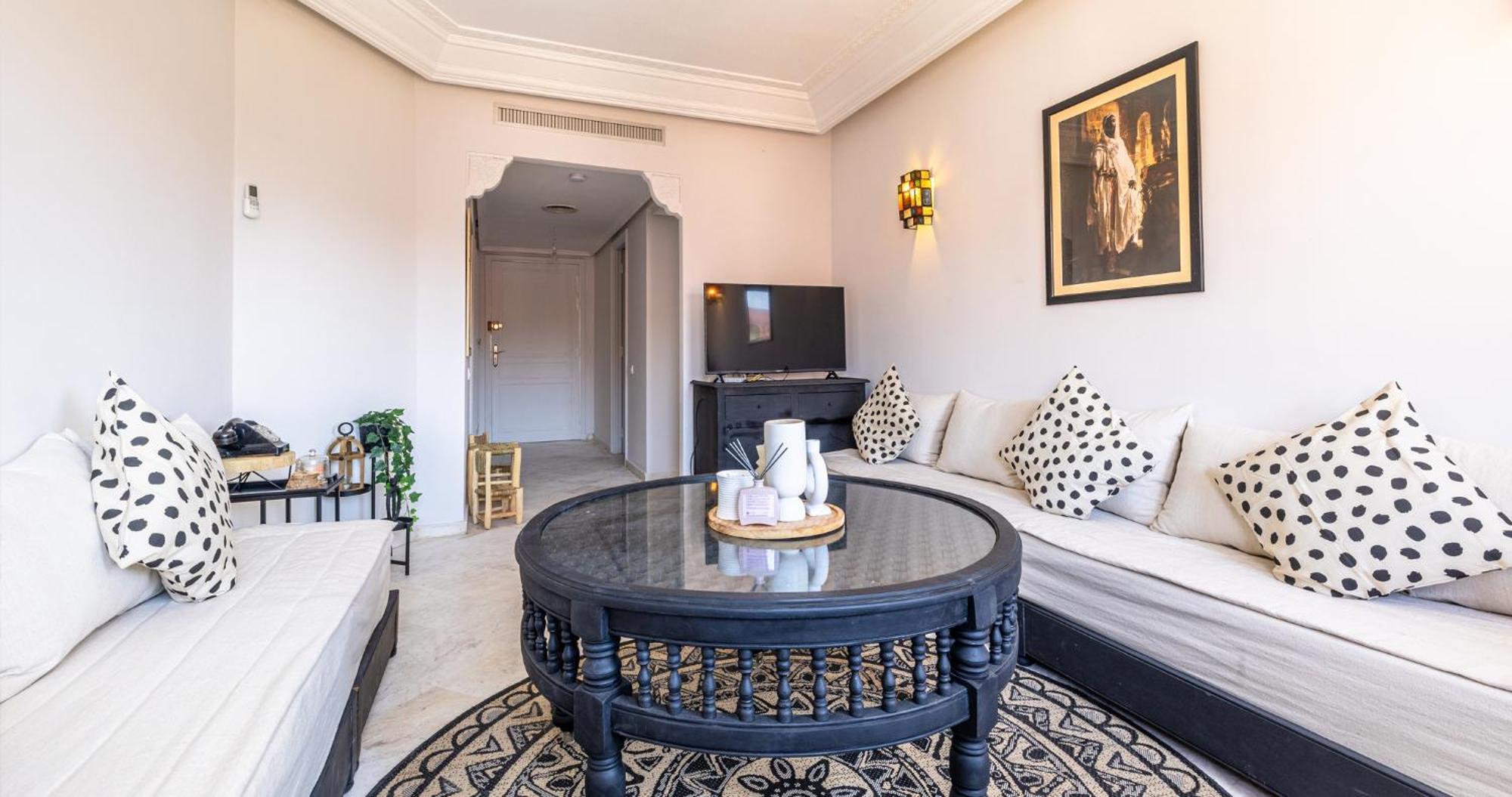 Charming 2-bed Oasis Pool View *