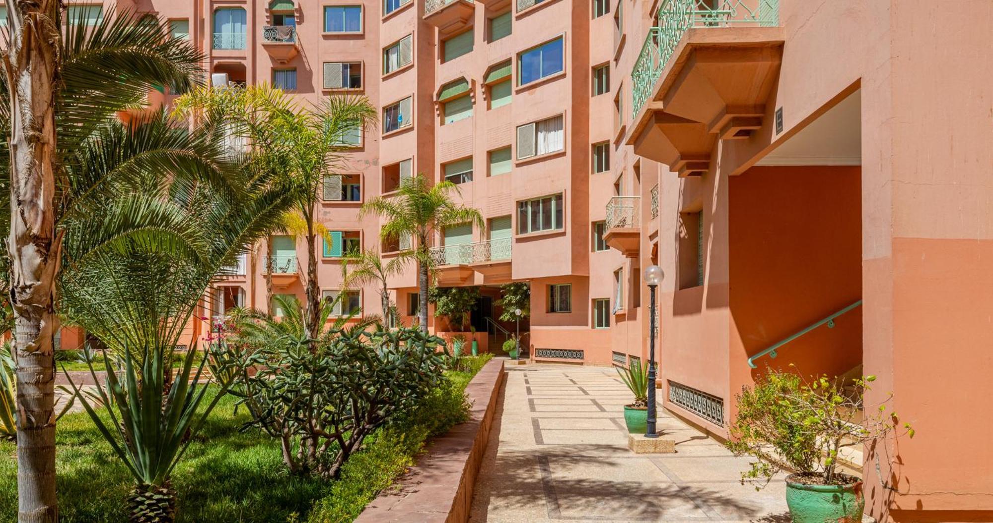 Apartment Charming 2-bed Oasis Pool View *