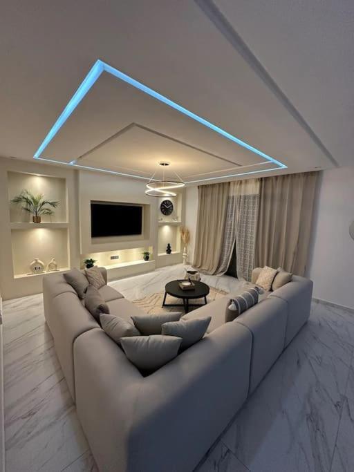 Au Pied De M Avenue Apartment *