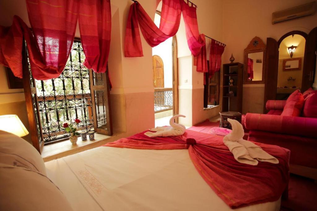Guest house White Flowers