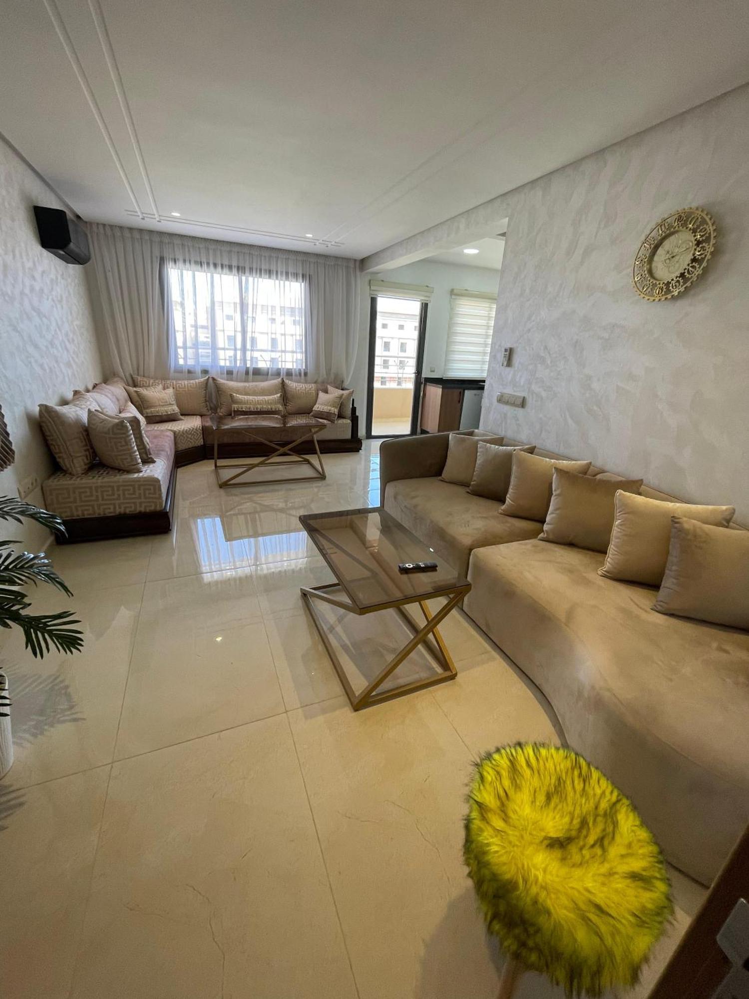 Confortable Avec Piscine Interieur Apartamento