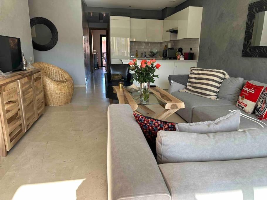App. Traversant Au Gueliz + Piscine Sur Le Toit Apartment *