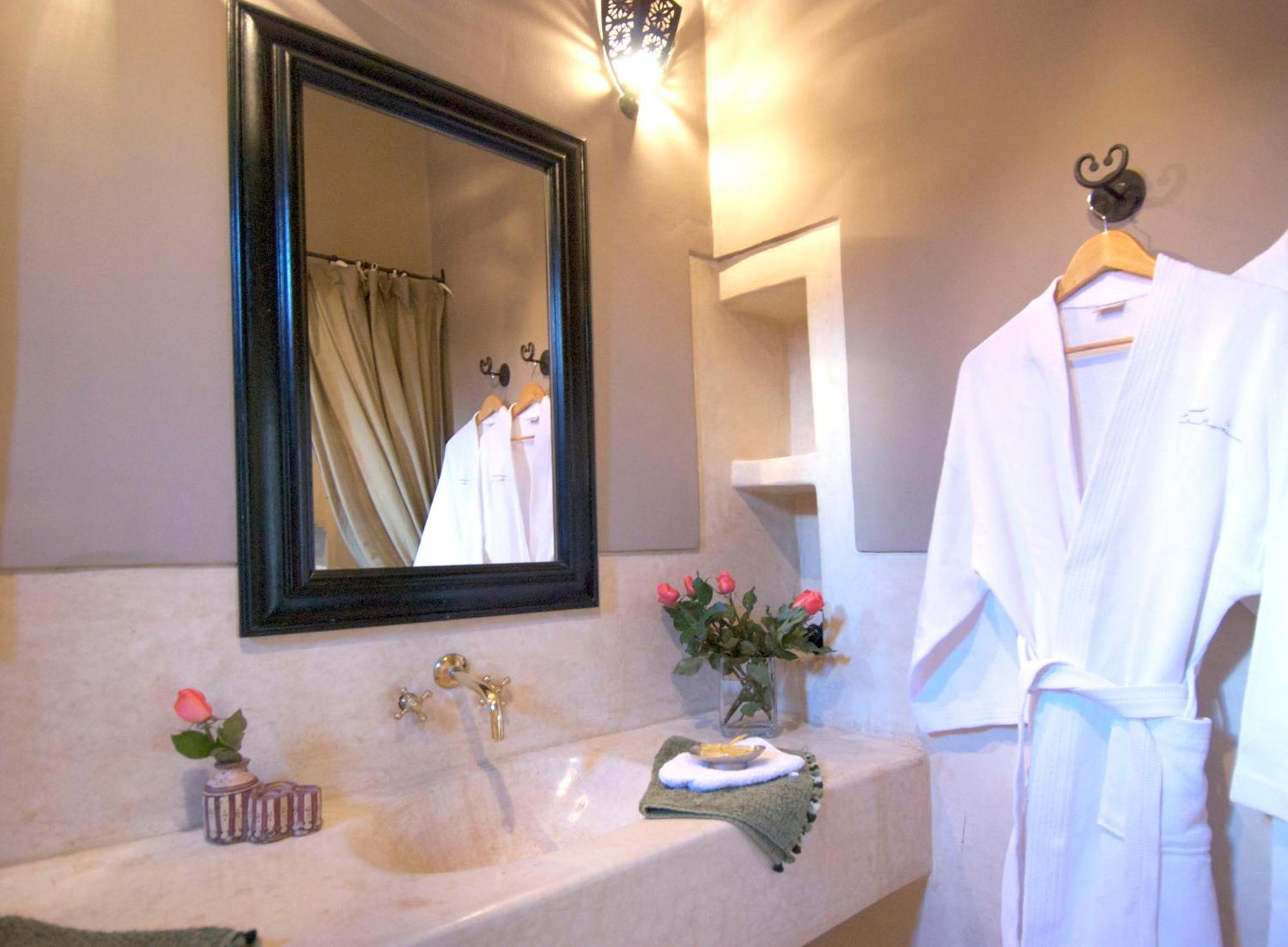 Riad Dar Housnia 4*