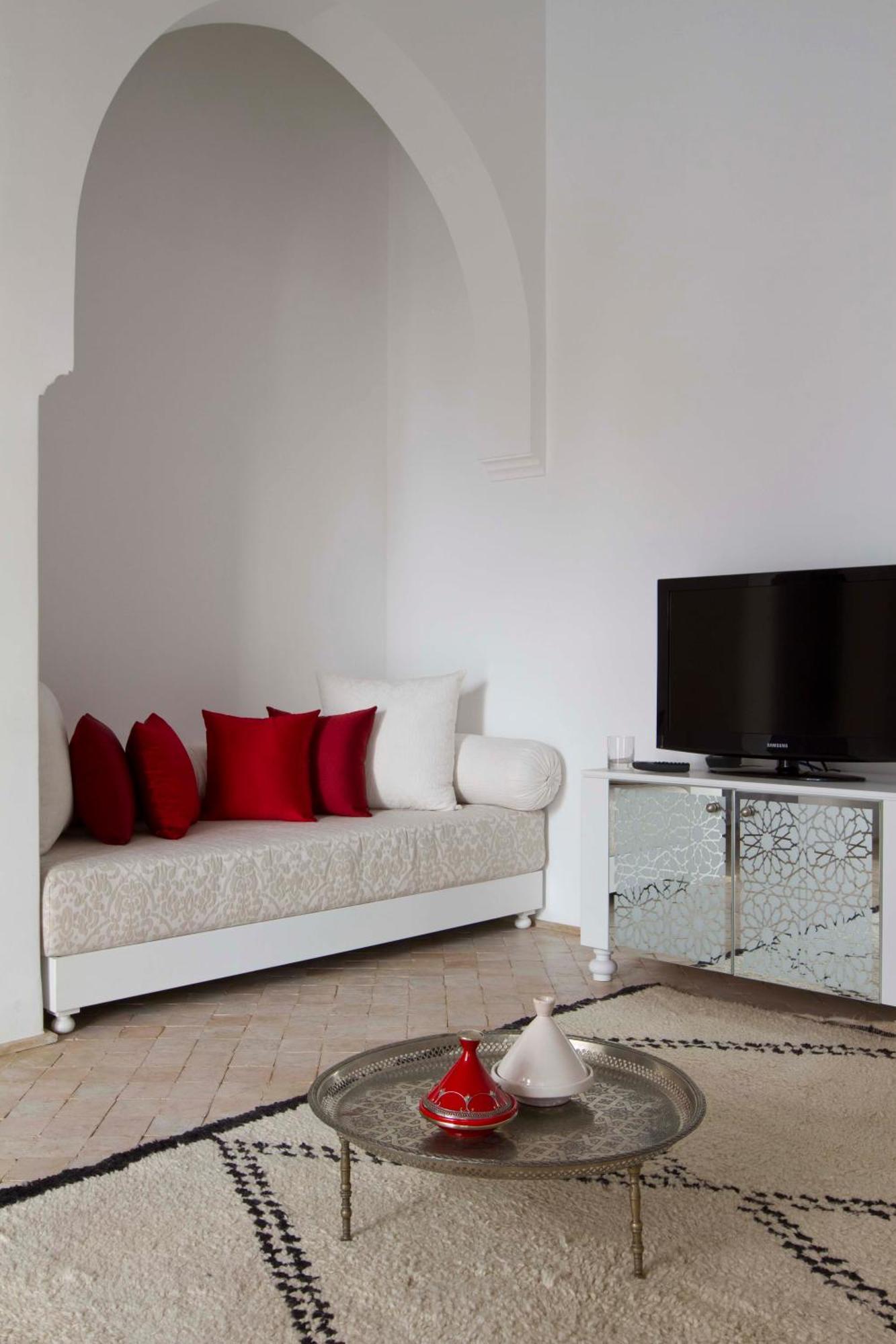 Riad Nashira &