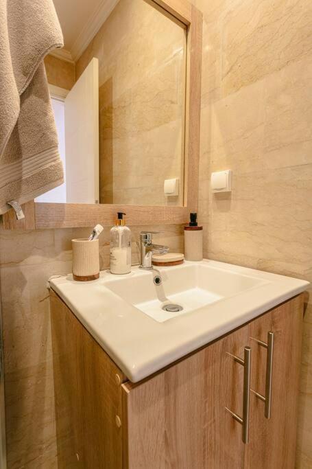 Sculpted Serenity - Marrakech Centre Apartment Marrakesh