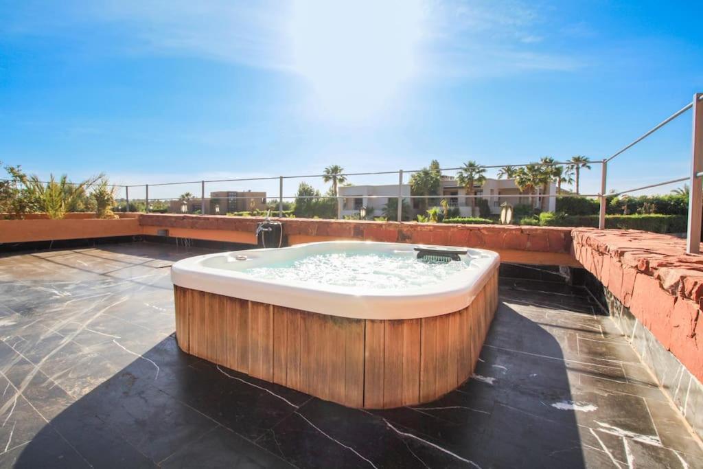 Nina Piscine Et Jacuzzi Sur La Terrasse Marrakesh