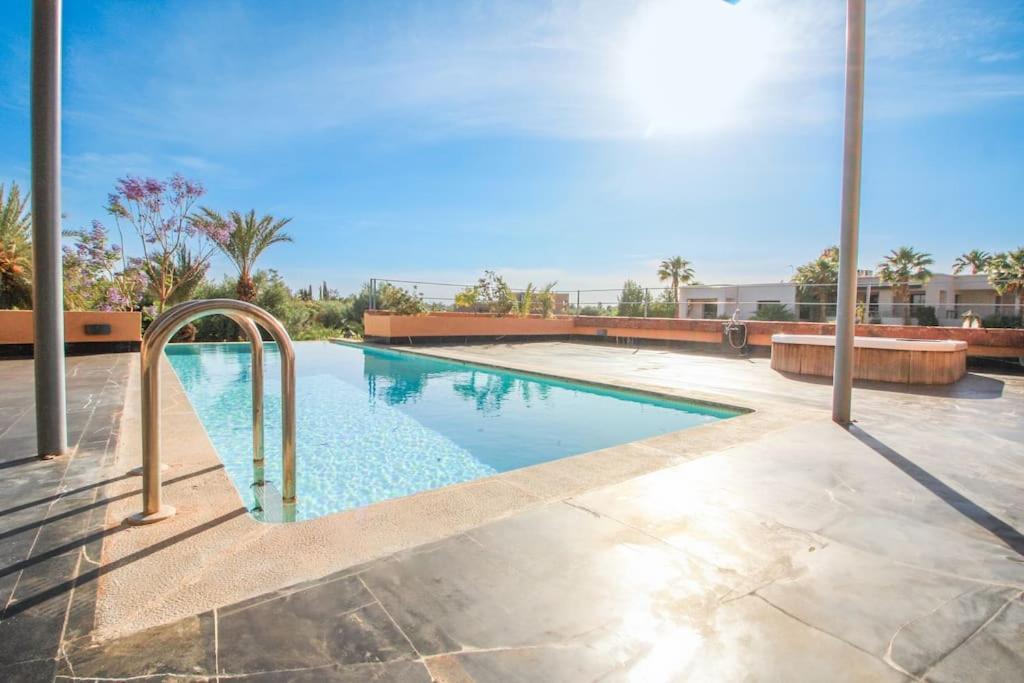 Nina Piscine Et Jacuzzi Sur La Terrasse Marrakesh