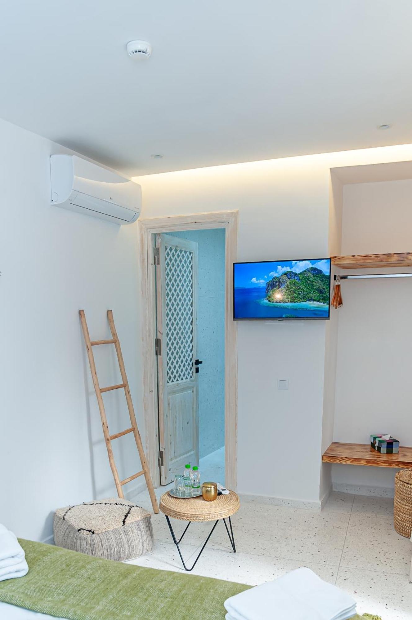 K-white Guest house