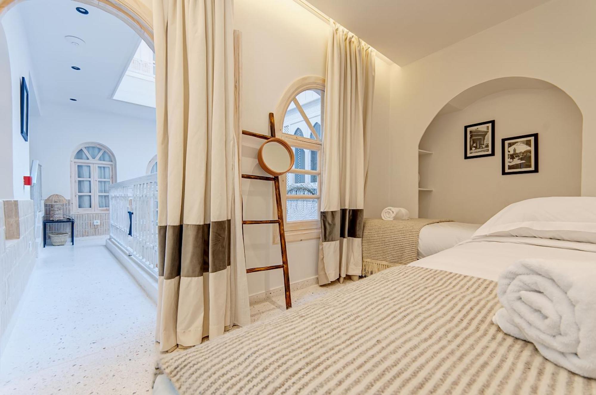 Guest house K-white