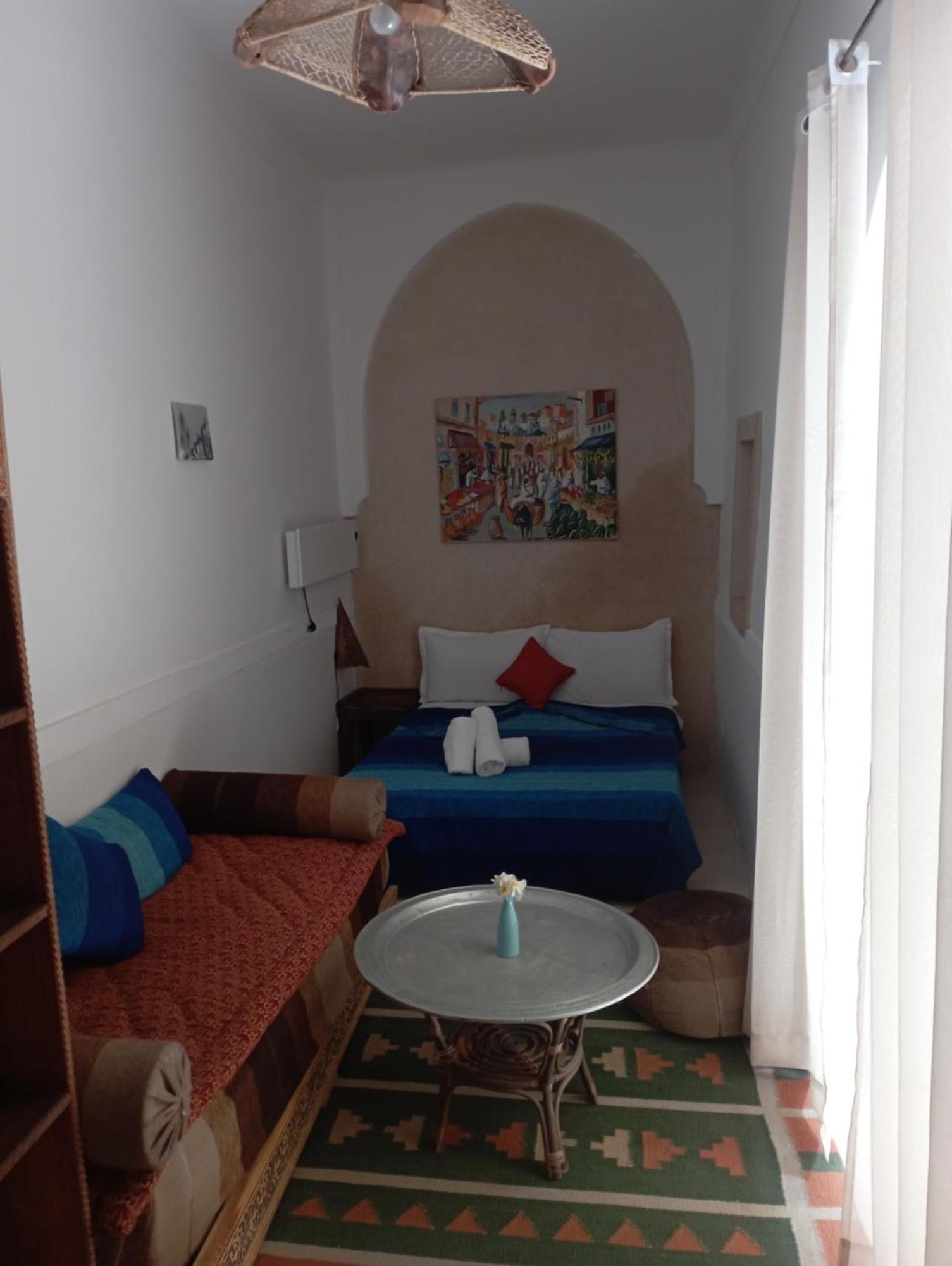 Guest house White Flowers *