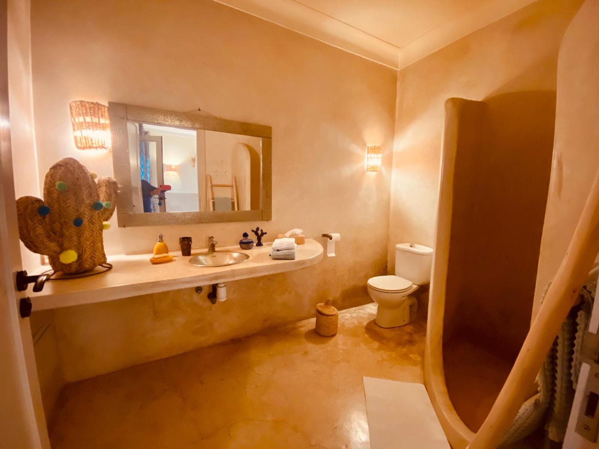 Prive, 5 Et Piscine Holiday home