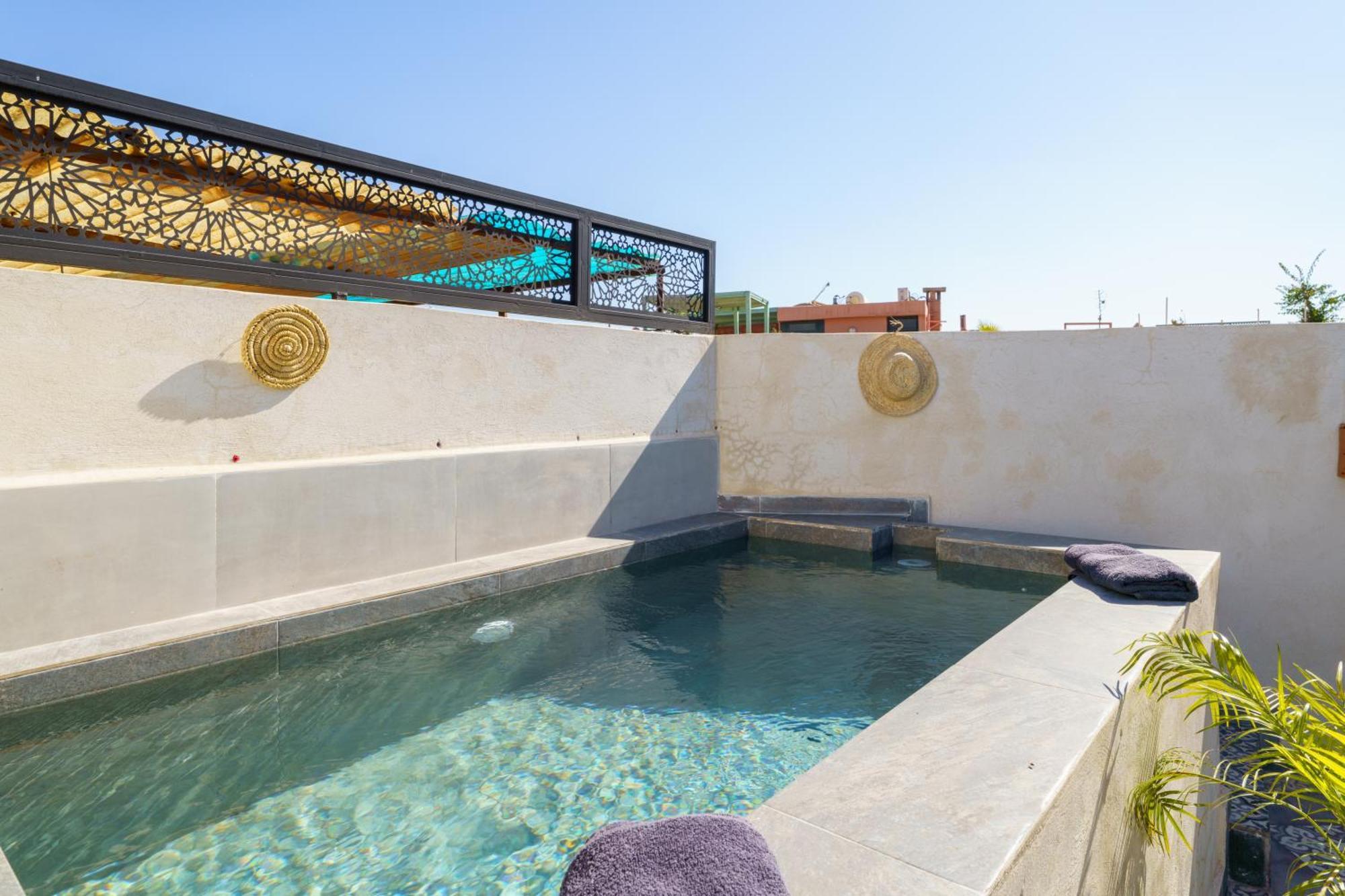 Riad 4 Chambres - Piscine & Petit Dejeuner Gratuit - Wifi Fibre Optique Hébergement de vacances *