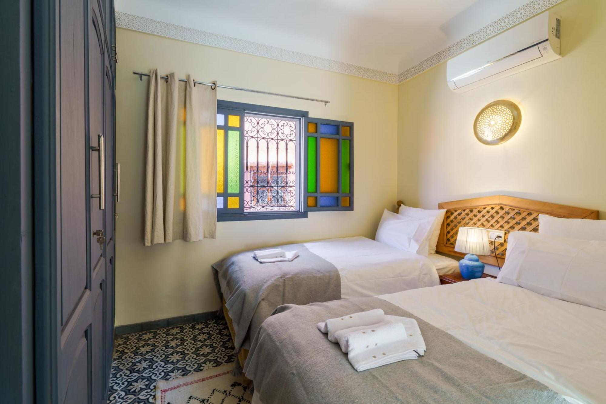 Riad 4 Chambres - Piscine & Petit Dejeuner Gratuit - Wifi Fibre Optique