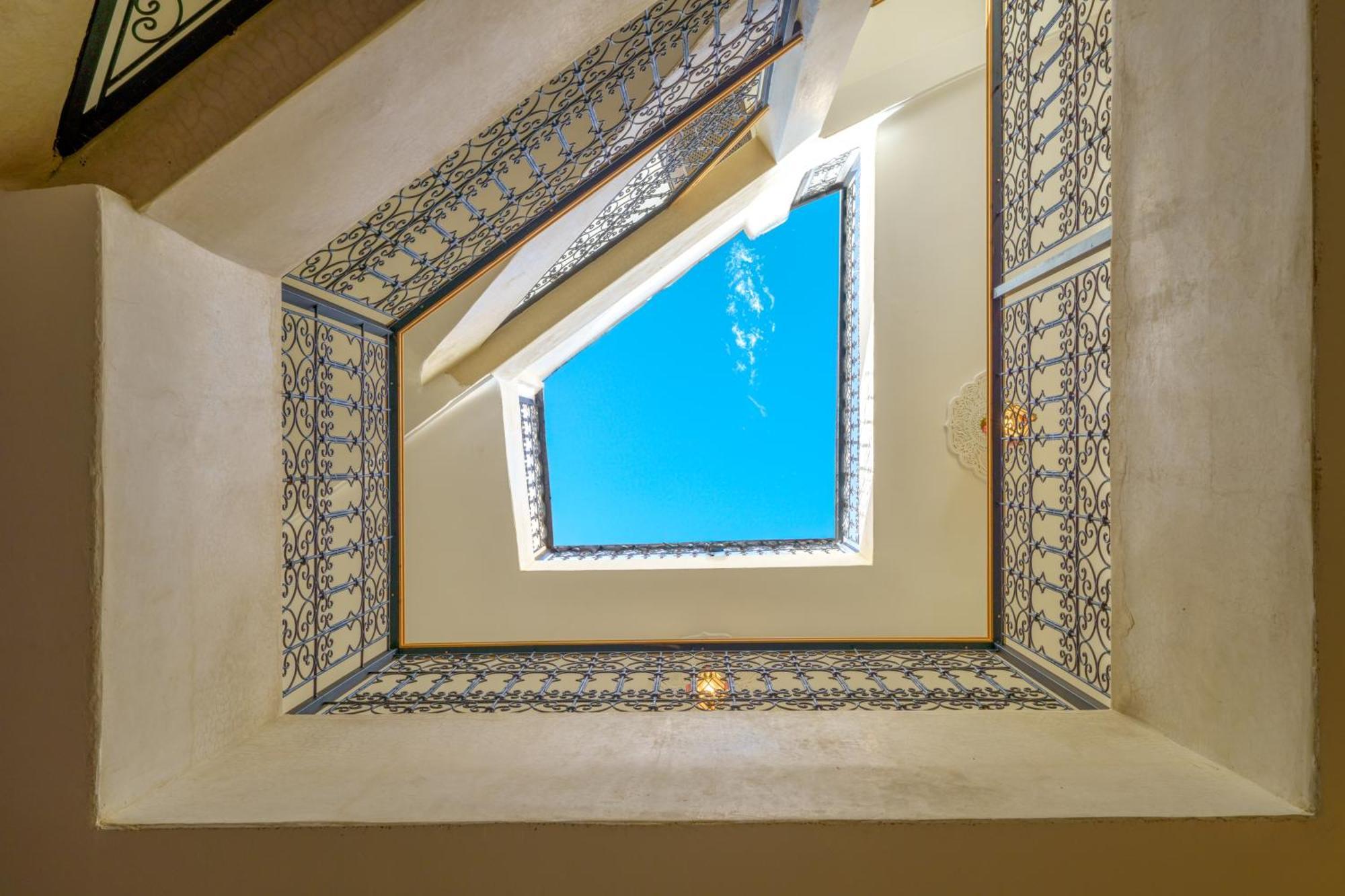 Riad 4 Chambres - Piscine & Petit Dejeuner Gratuit - Wifi Fibre Optique
