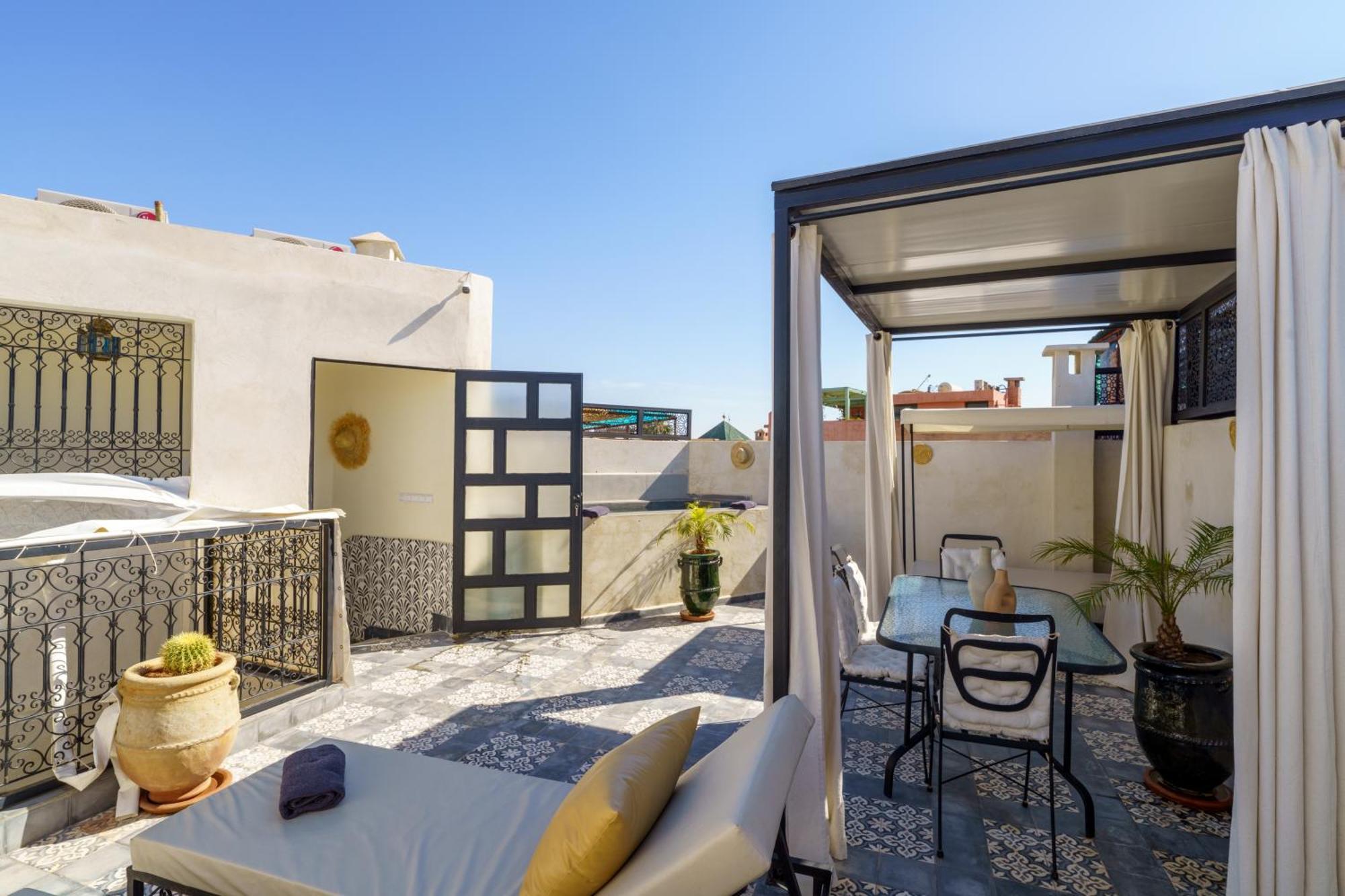 Riad 4 Chambres - Piscine & Petit Dejeuner Gratuit - Wifi Fibre Optique Hébergement de vacances
