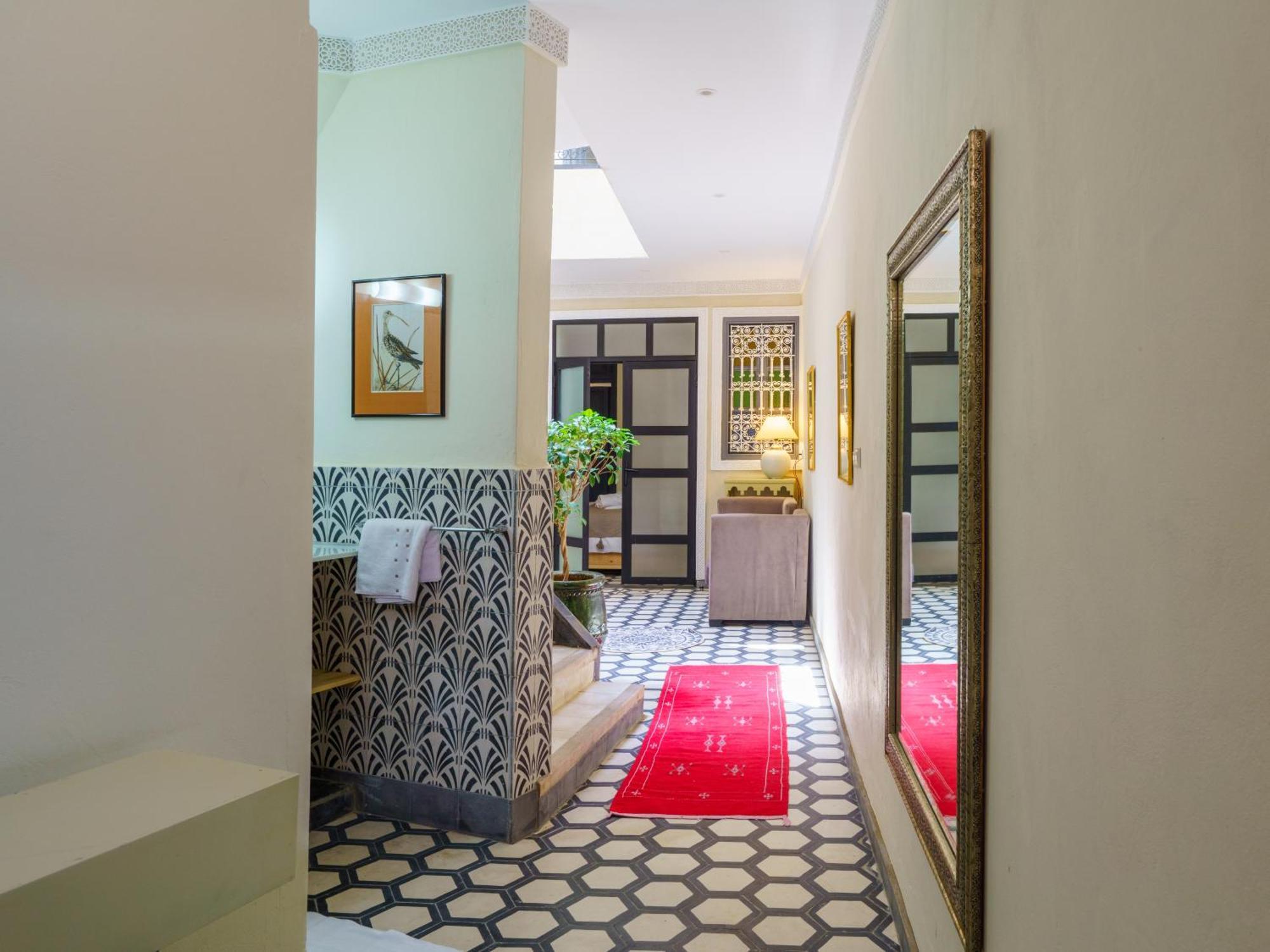 Riad 4 Chambres - Piscine & Petit Dejeuner Gratuit - Wifi Fibre Optique *