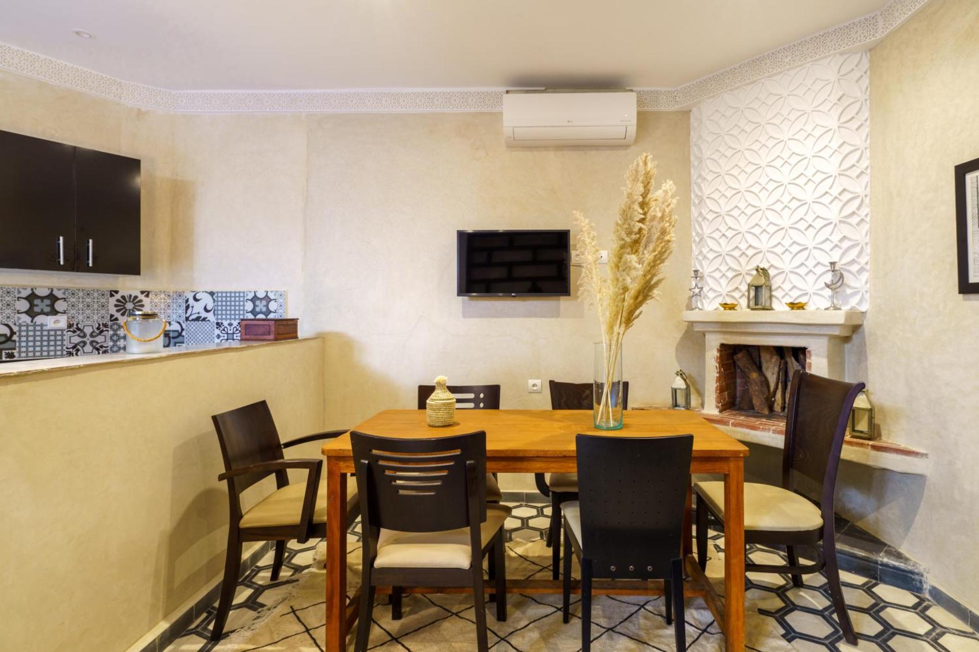 Hébergement de vacances Riad 4 Chambres - Piscine & Petit Dejeuner Gratuit - Wifi Fibre Optique