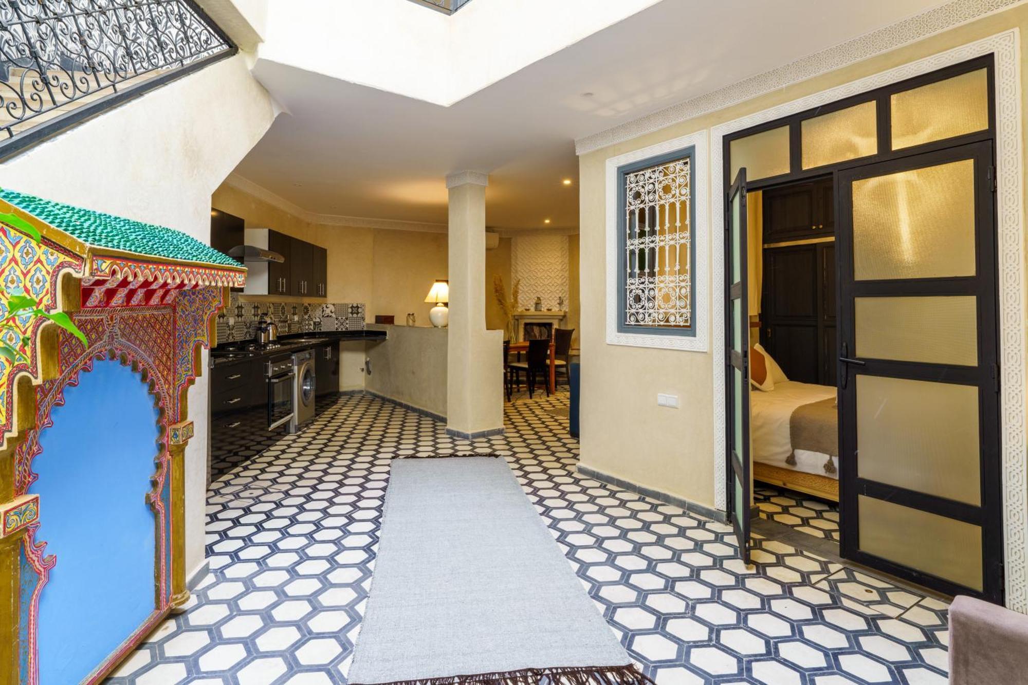 Riad 4 Chambres - Piscine & Petit Dejeuner Gratuit - Wifi Fibre Optique * Marrakesh